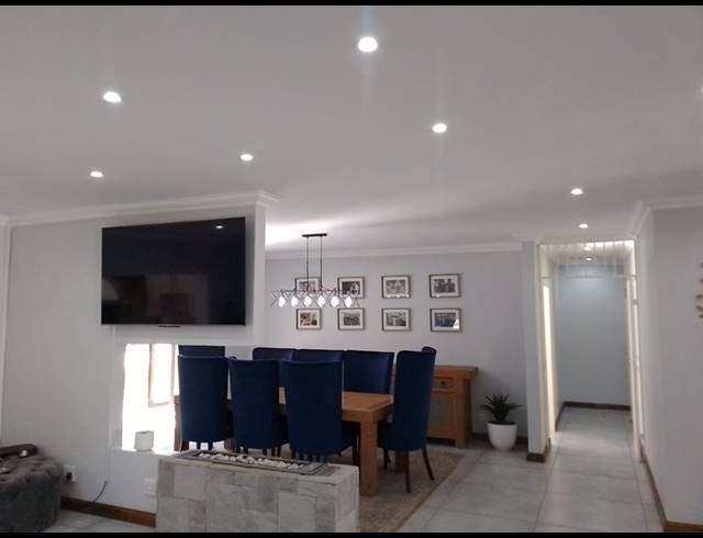 7 BEDROOM HOUSE FOR SALE IN BRACKENHURST